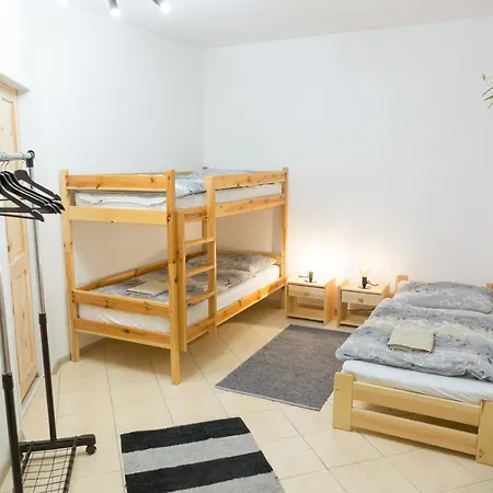 Adina Guest house Poltar