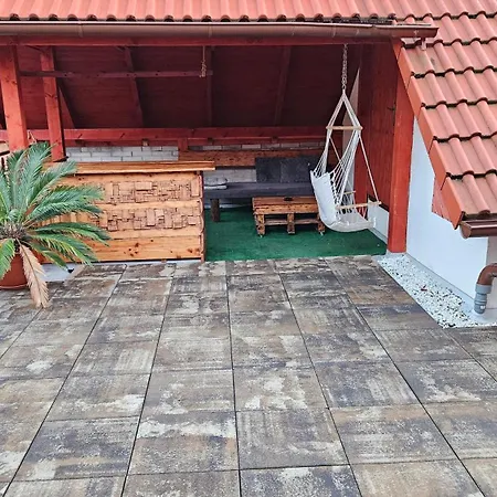 Adina Guest house Poltar