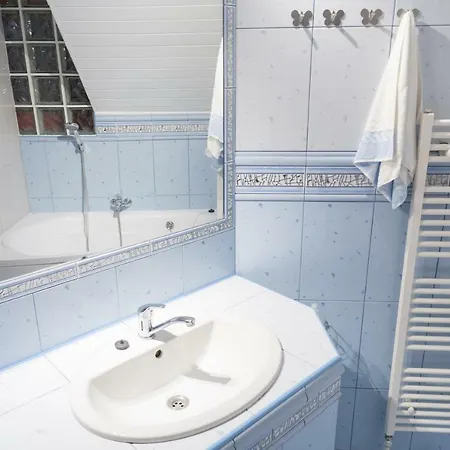 Adina Guest house Poltar